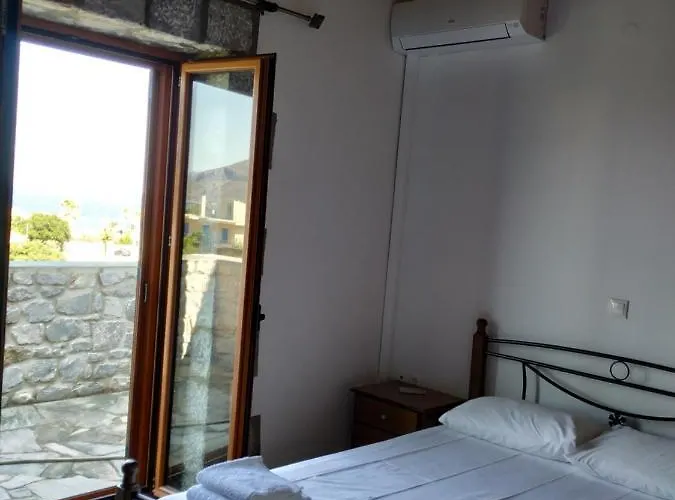 בית נופש Xifias Stonehouse מונמבאסיה