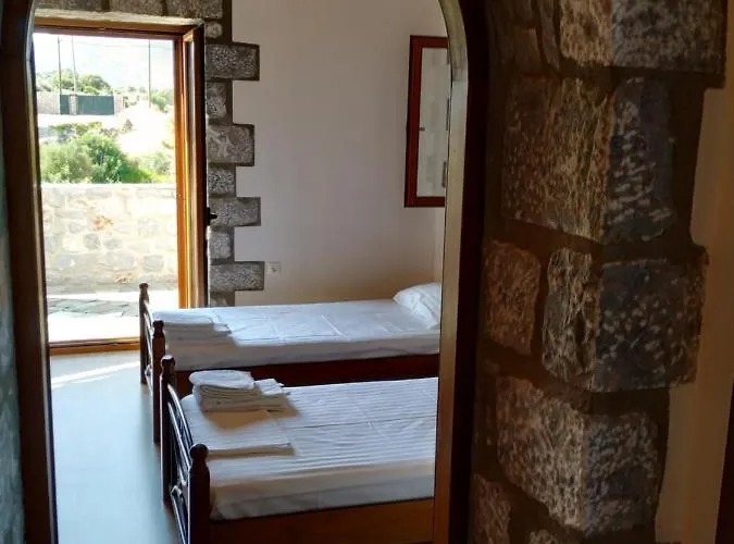 Xifias Stonehouse מונמבאסיה