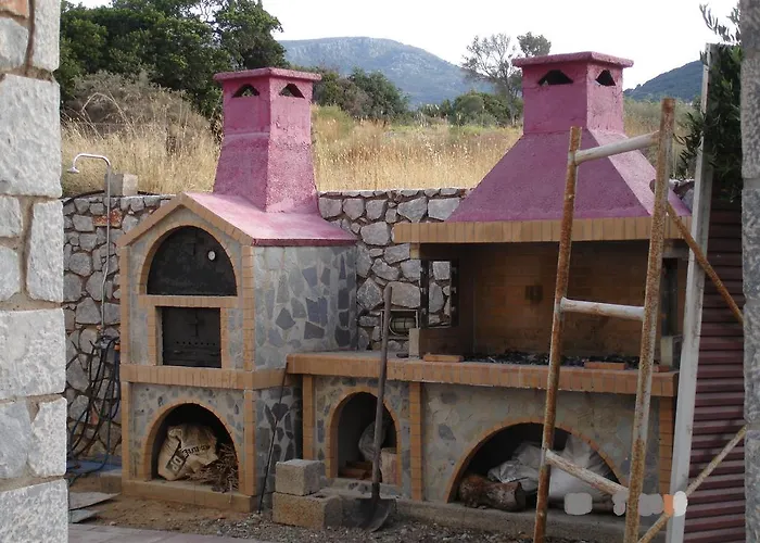 בית נופש Xifias Stonehouse מונמבאסיה